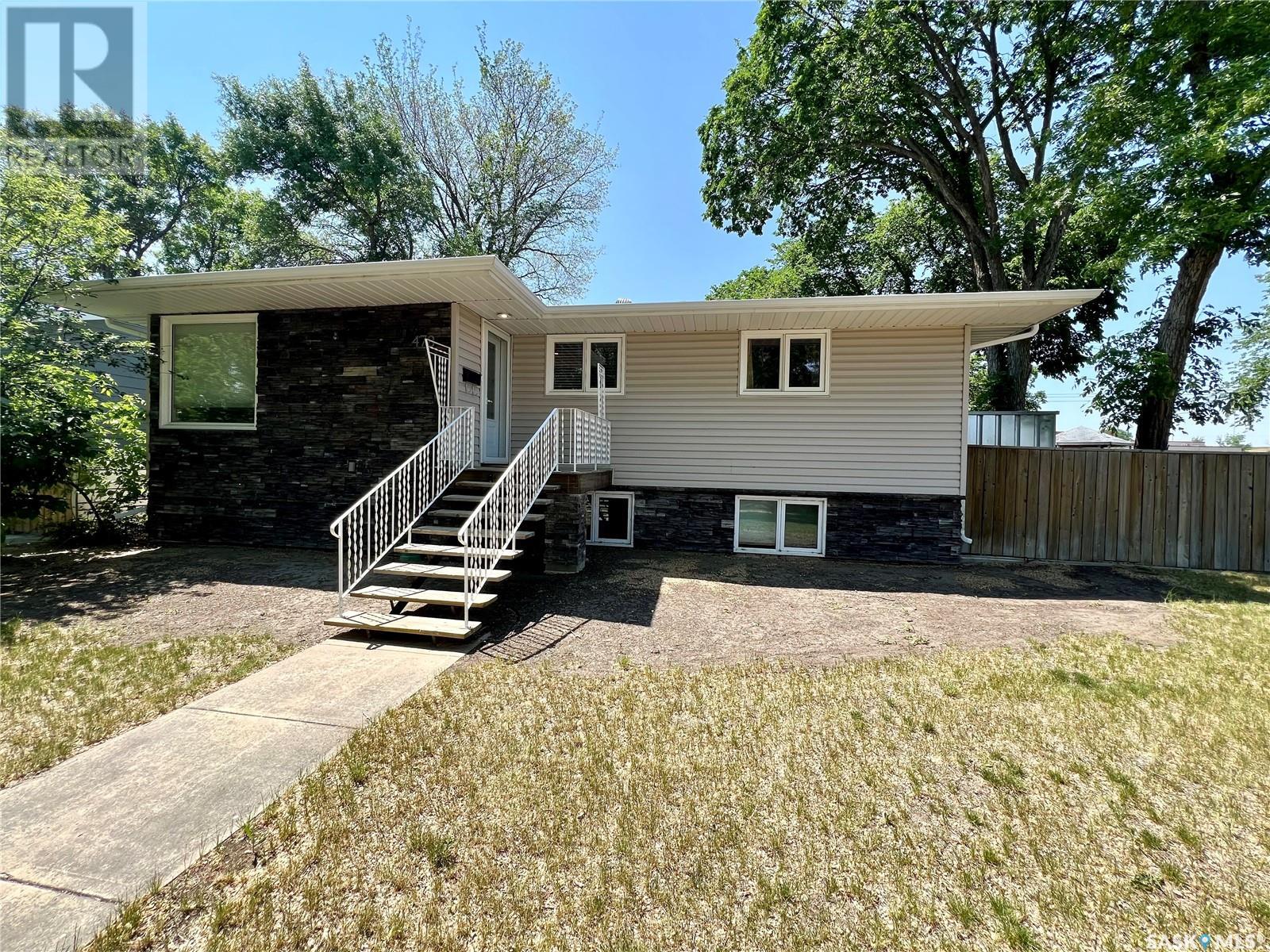 478 6 Avenue Northwest, Swift Current, SK S9H 0Y3