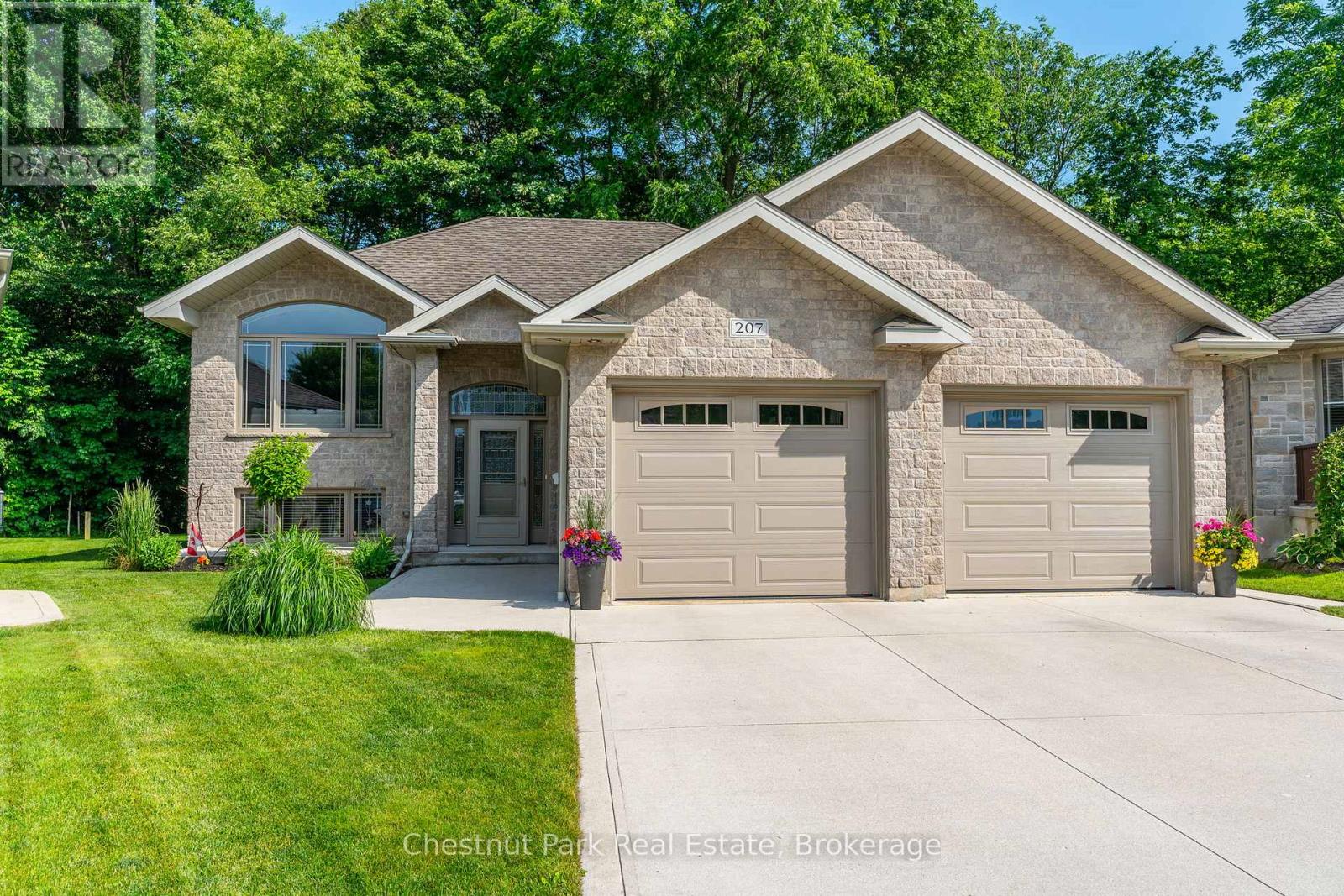 207 2nd Street West, Owen Sound, ON N4K 0A6