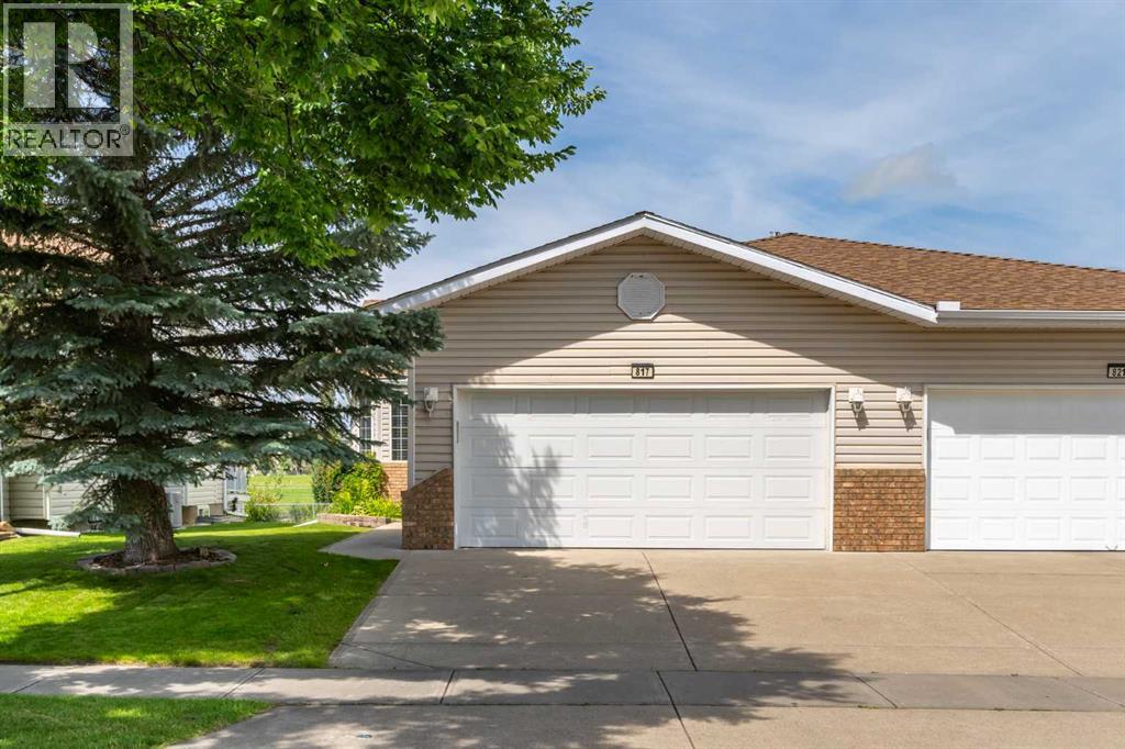 817 Riverside Dr NW, High River, AB T1V 1S3