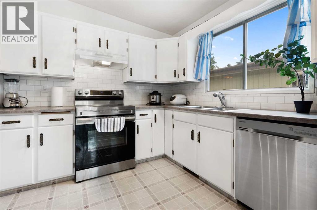 66 Avenue Nw Unit 5843, Calgary, AB T3A 2A8