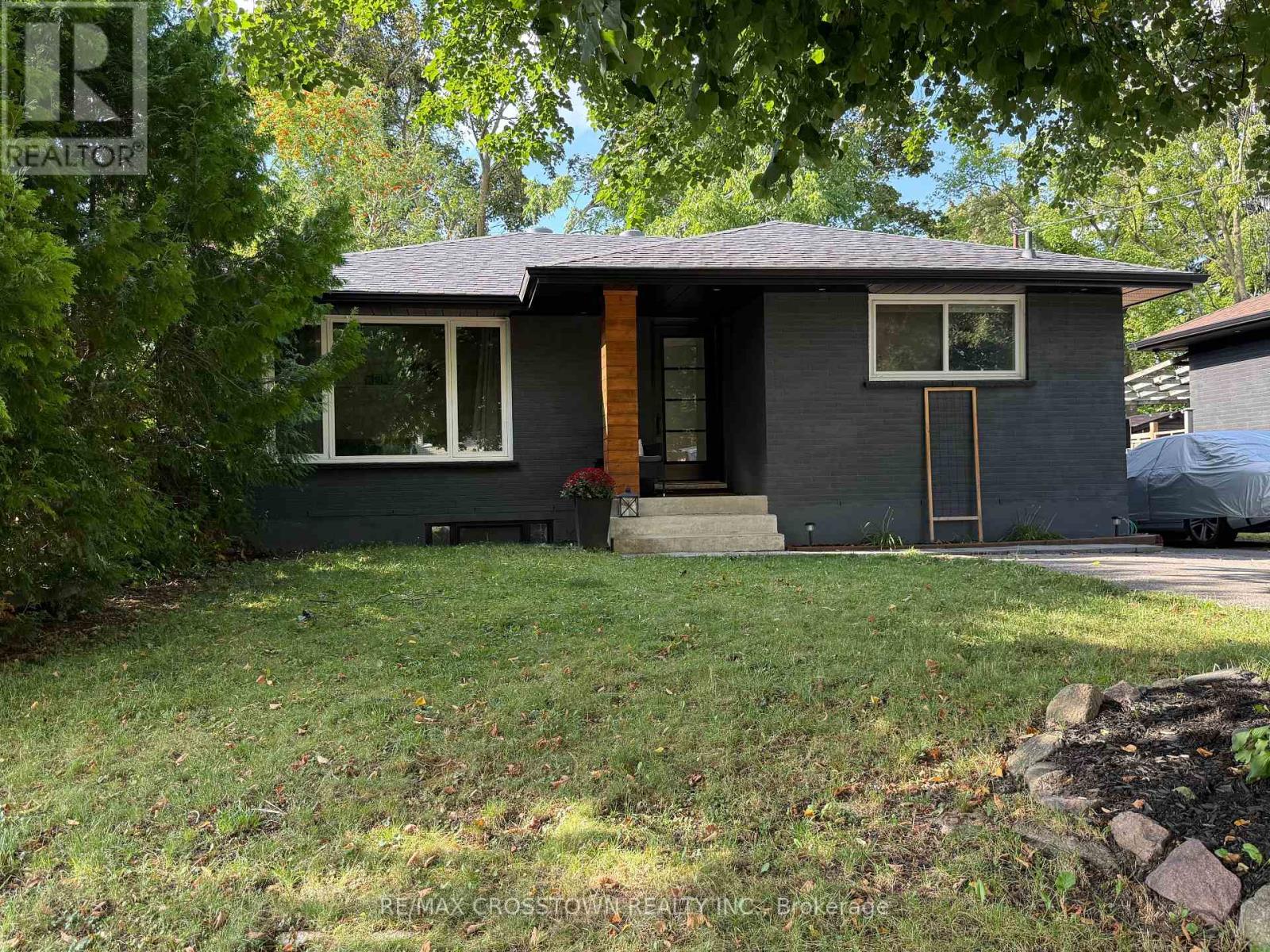 34 Queen St, Barrie, ON L4M 1Z1