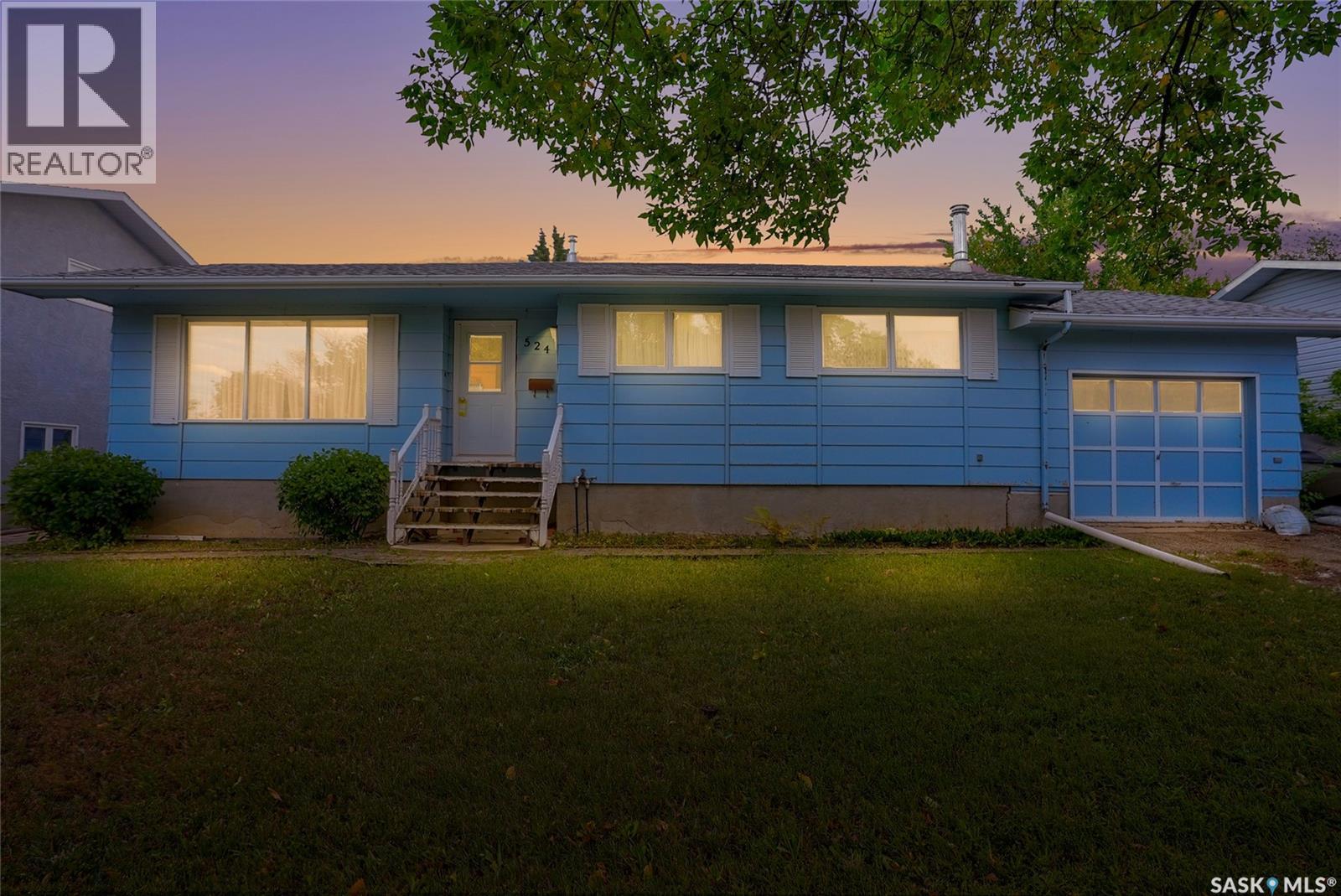 524 6th Avenue East, Assiniboia, SK S0H 0B0