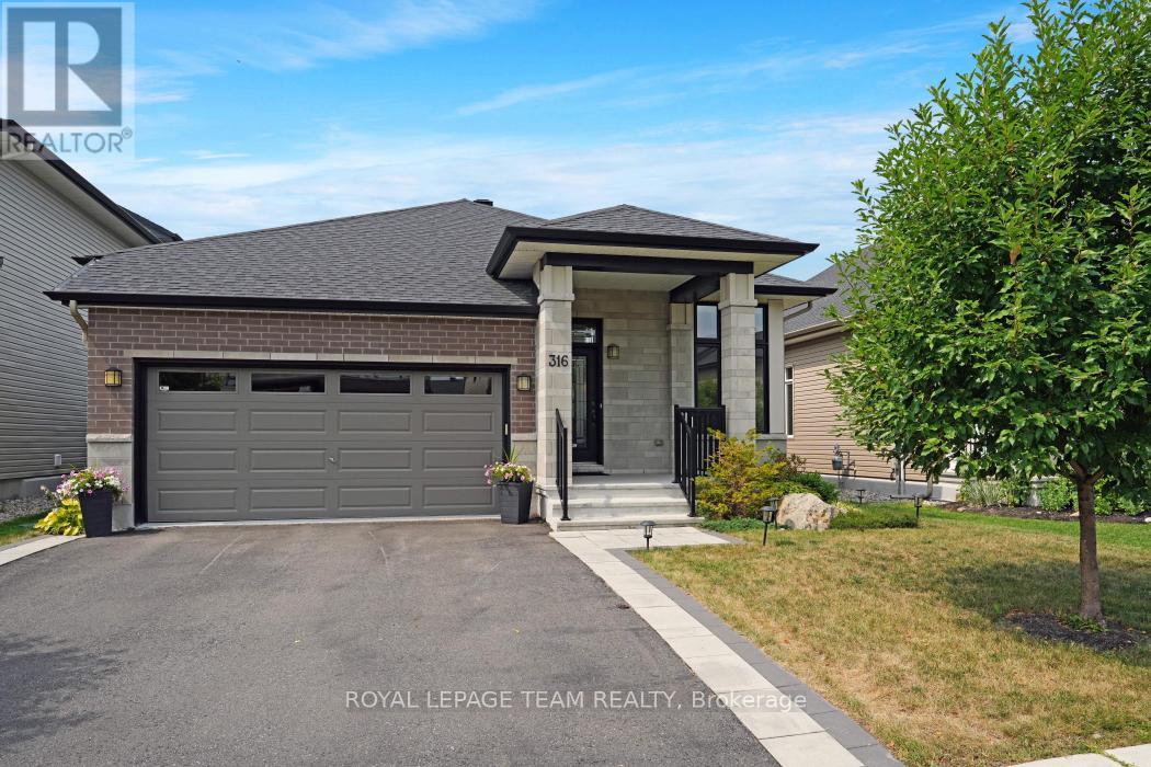 316 Serenade Cres W, Ottawa, ON K1X 0B9