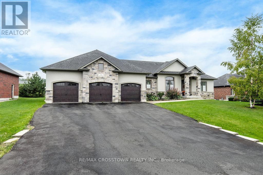 25 Mennill Dr, Springwater, ON L0L 1Y3
