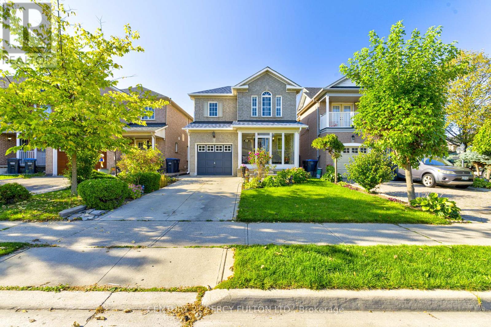 4 Dunlop Ct, Brampton, ON L6X 4Z8