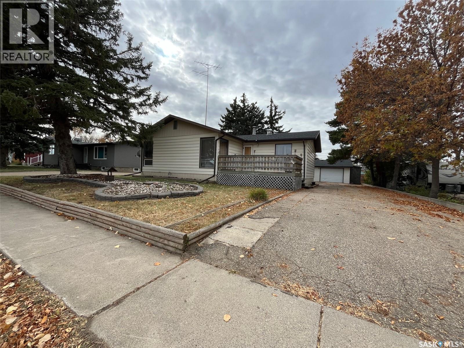 522 1 Street East, Lafleche, SK S0H 2K0