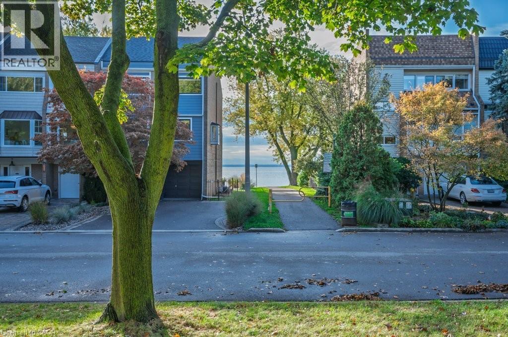 2063 Waters Edge Dr, Oakville, ON L6L 1A3