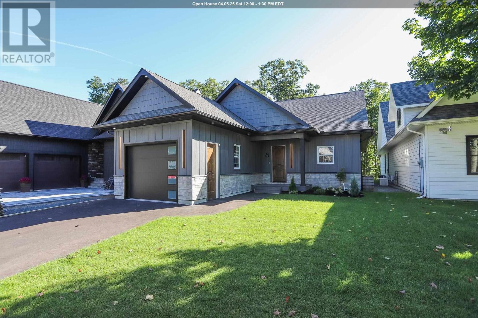 8 Bluffs Dr, Sault Ste. Marie, ON P6A 0B4
