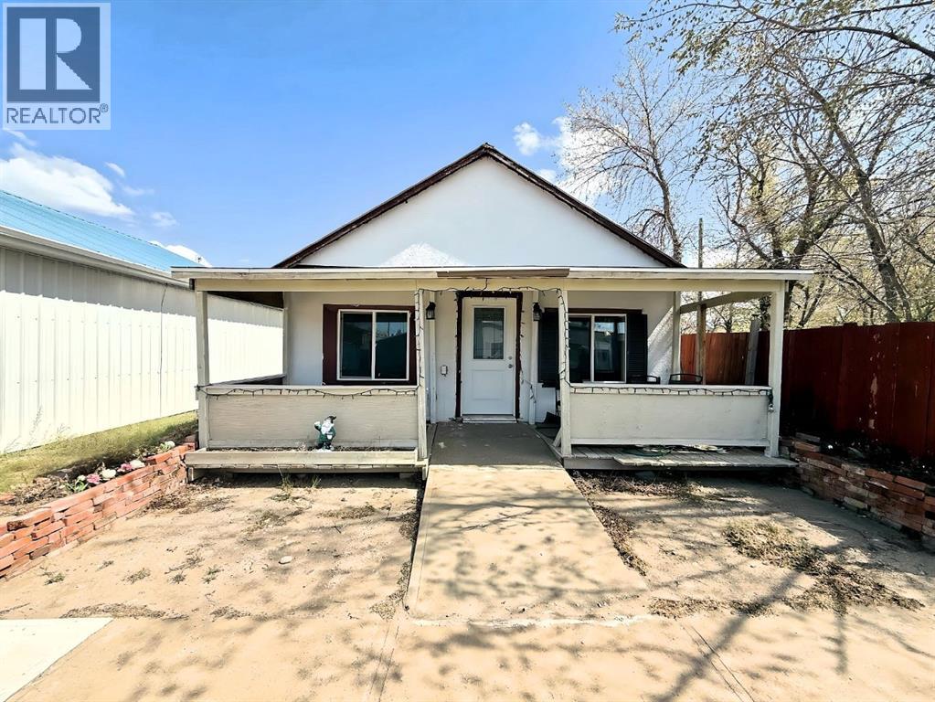 208 Main St, Chauvin, AB T0B 0V0