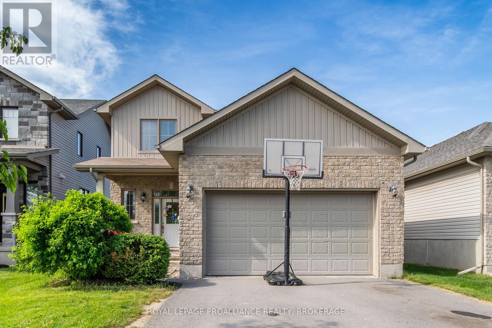 121 Blakely St, Loyalist, ON K7N 0A4