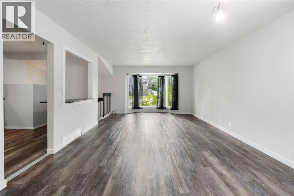 200 Macewan Glen Dr NW, Calgary, AB T3K 2G4
