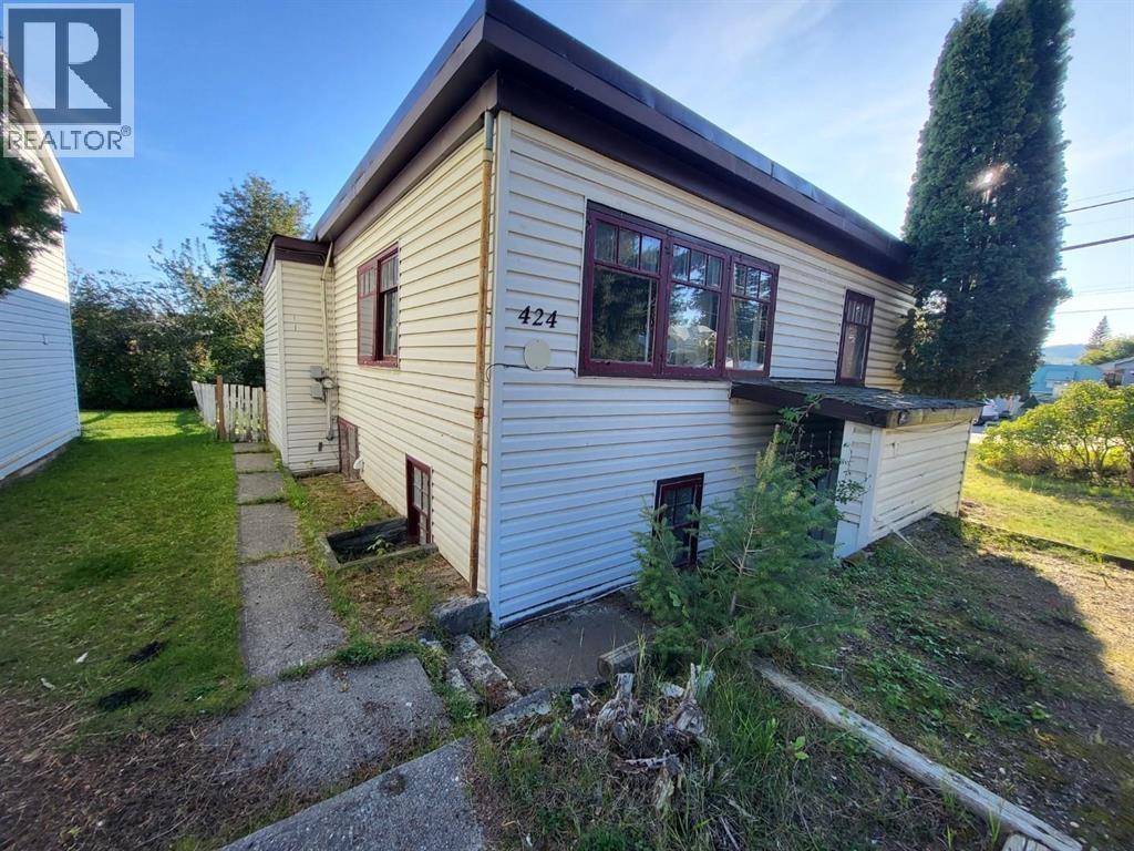 424 Bowron Ave, Quesnel, BC V2J 2H5