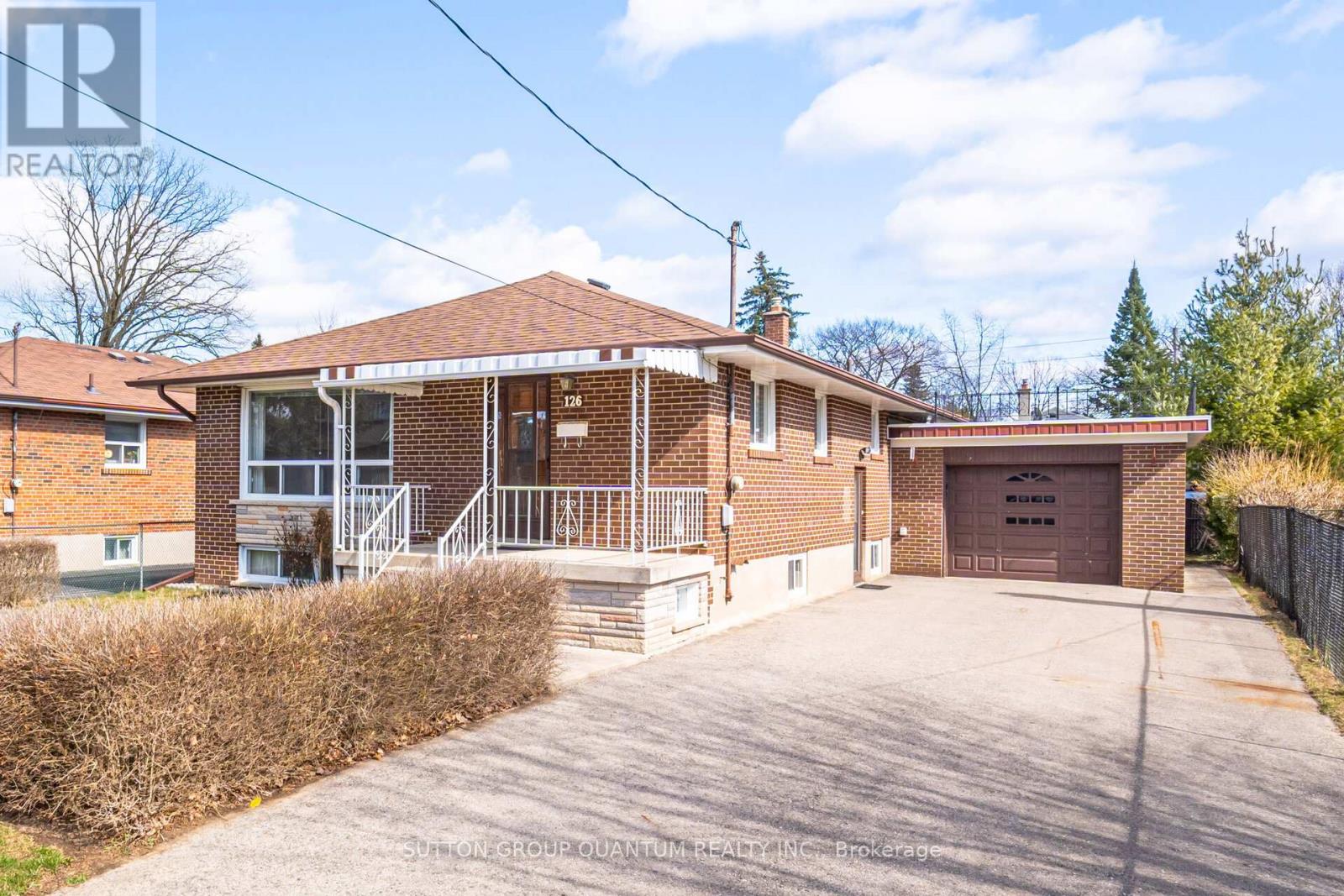 126 Angelene St, Mississauga, ON L5G 1X2