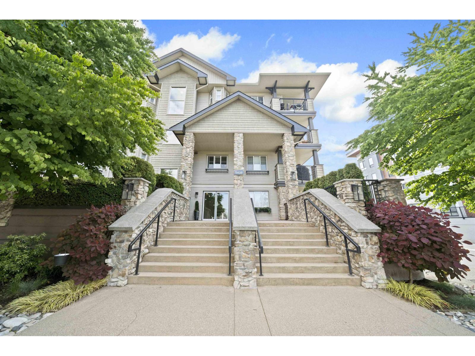 5438 198 Street Unit 210, Langley, BC V3A 1G2