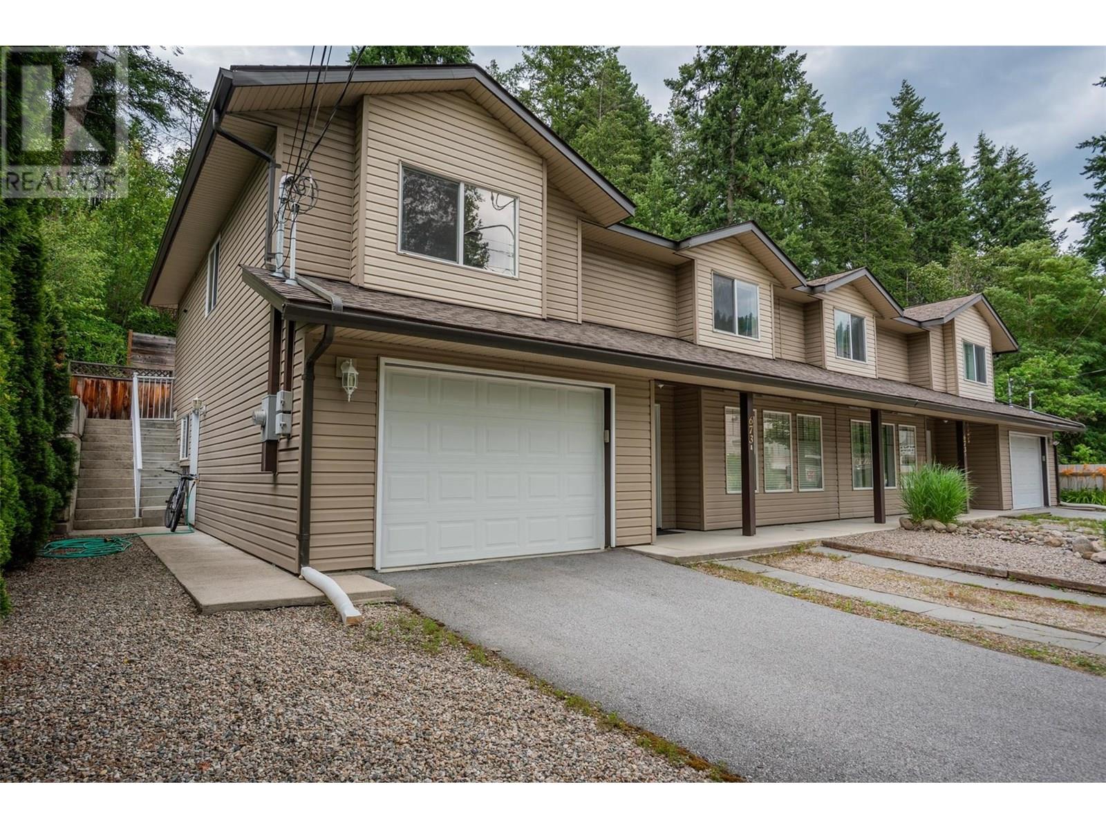 673 11 Avenue #a, Castlegar, BC V1N 1J7