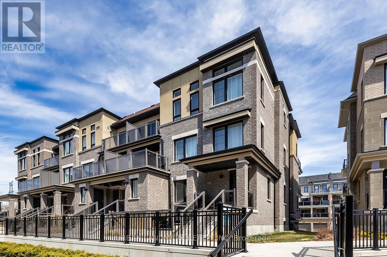 26 Unit 26 Lookout Dr #d, Clarington, ON L1C 7G1