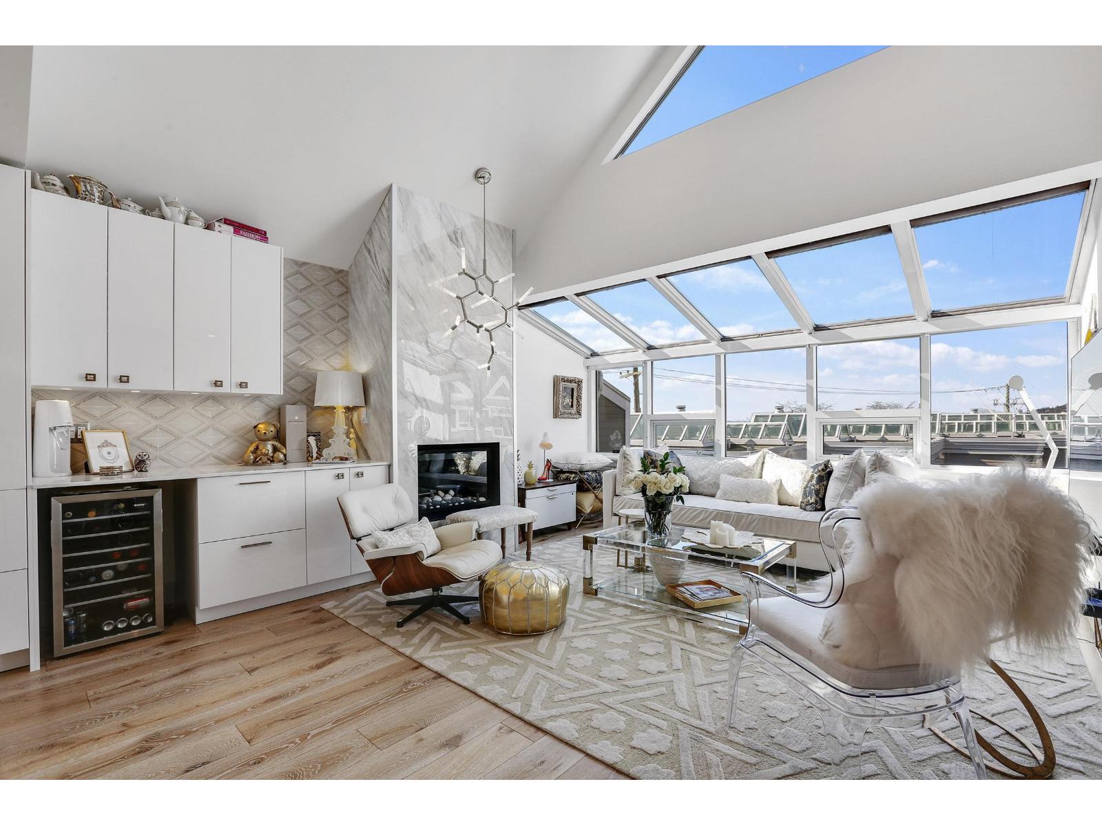 1115 Elm St, White Rock, BC V4B 3R9