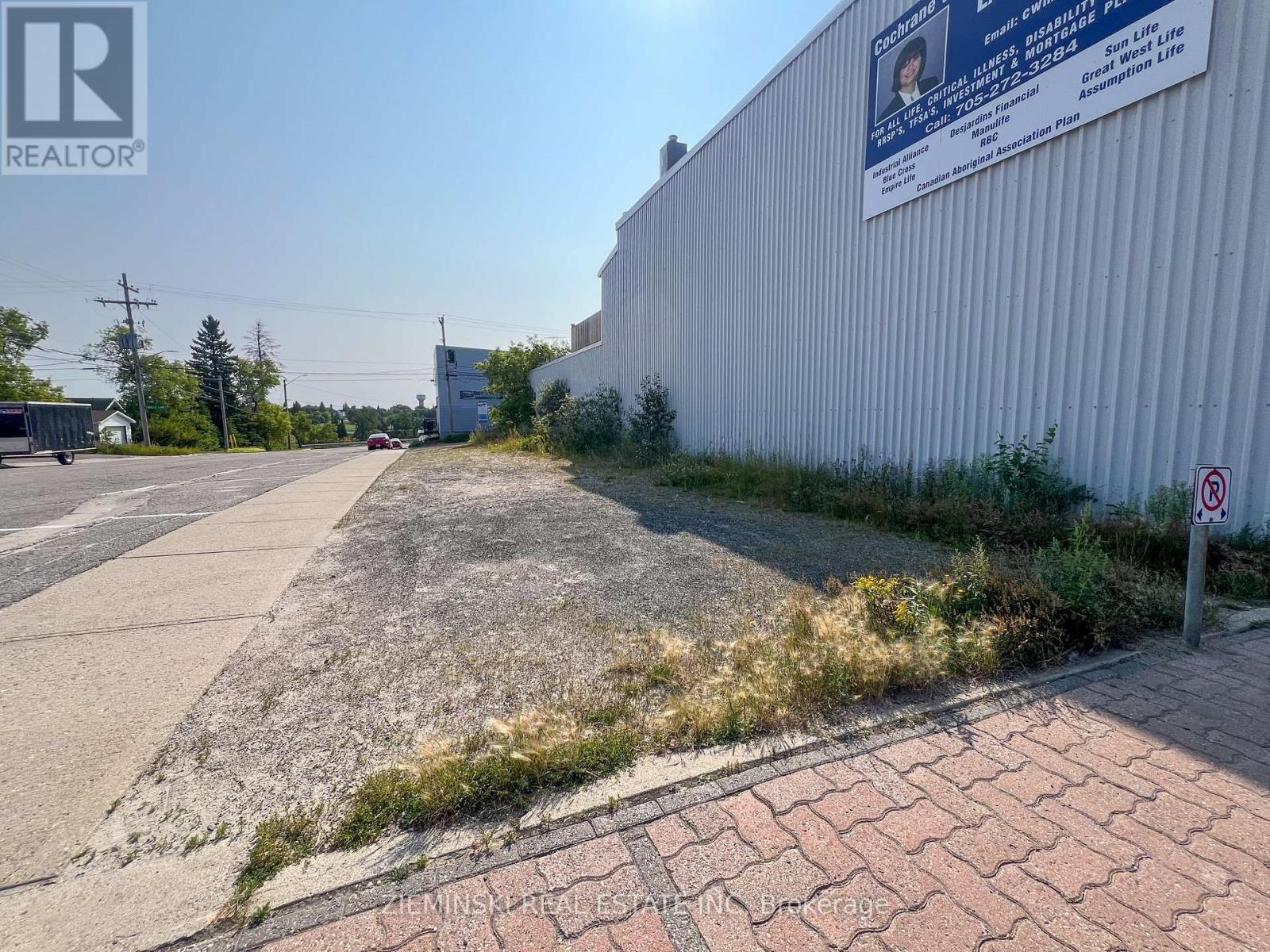 126 Sixth Ave, Cochrane, ON P0L 1C0