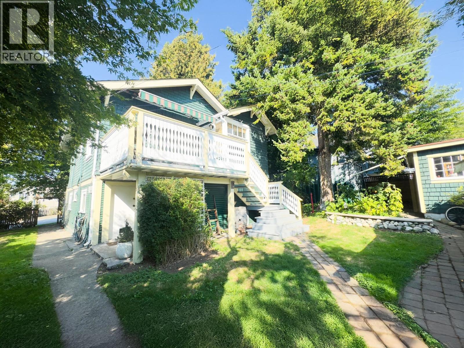 3336 E Georgia St, Vancouver, BC V5K 2L4