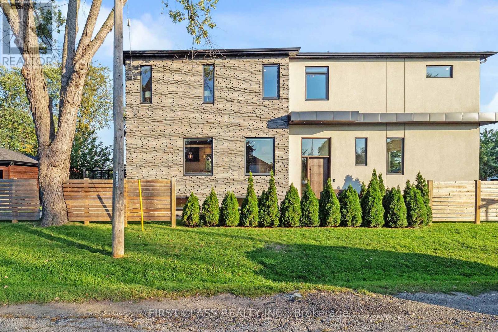 1047 Meredith Ave, Mississauga, ON L5E 2C6