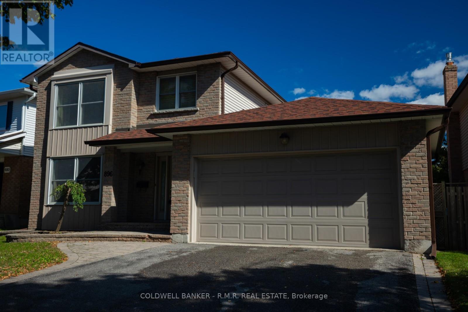896 Roundelay Dr, Oshawa, ON L1J 7T8