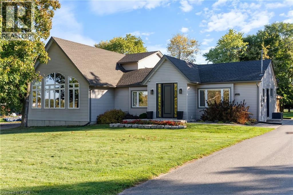 374 Sydenham Rd, Hamilton, ON L9H 5E2