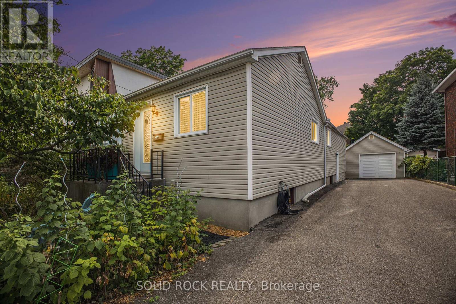 236 Northwestern Ave, Ottawa, ON K1Y 0M3