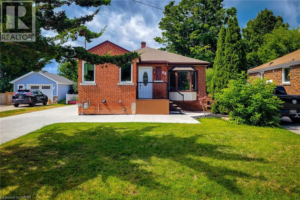 88 Fiddlers Green Rd, Hamilton, ON L9G 1W3