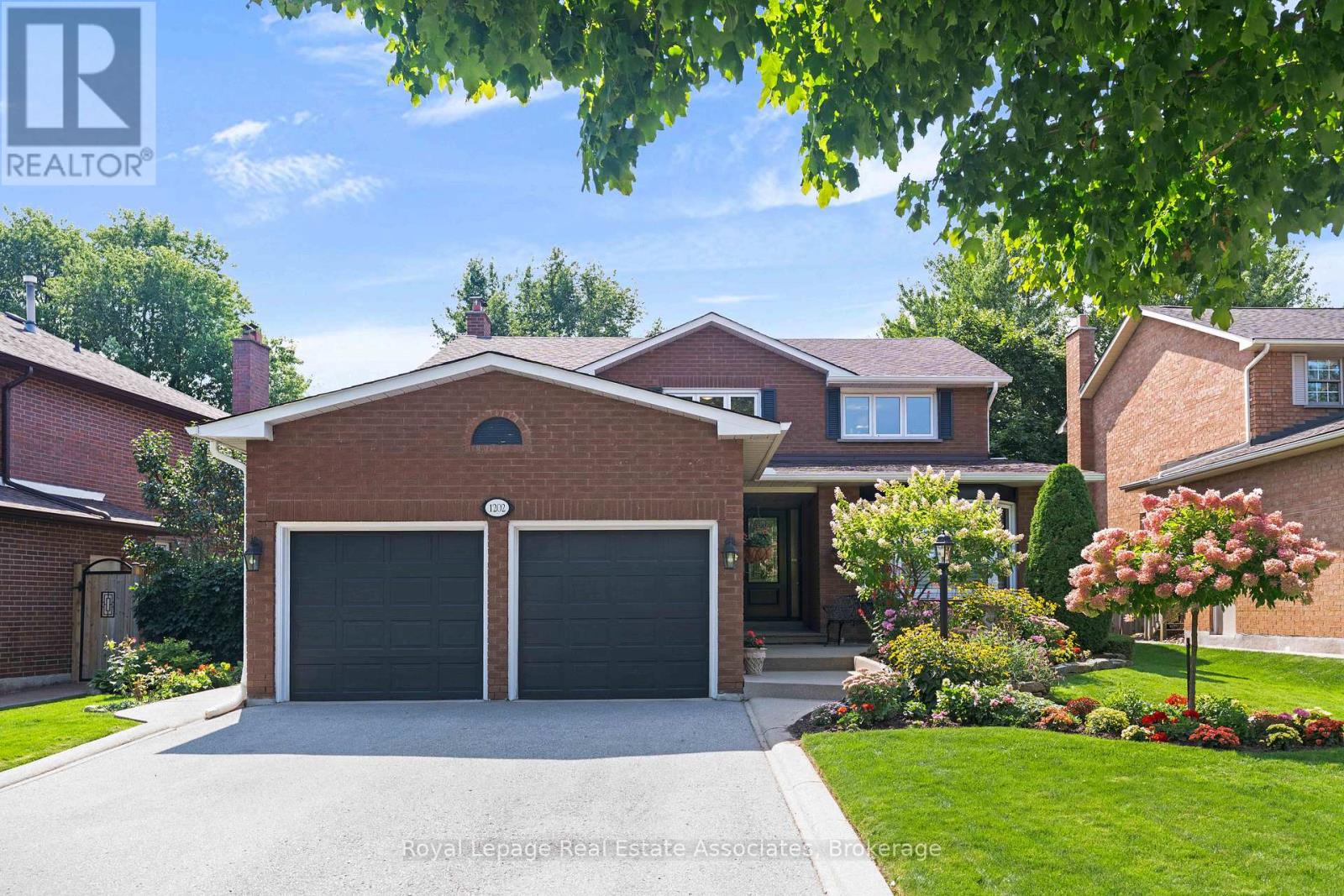 1202 Monks Psge, Oakville, ON L6M 1A5