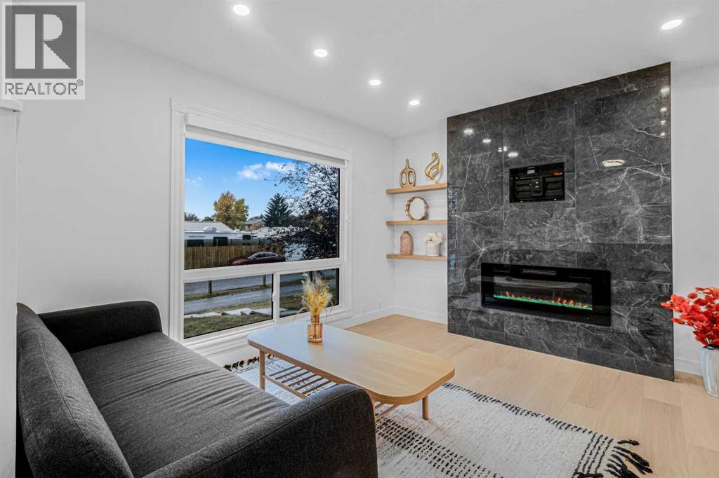 112 Erin Grove Close Se Unit 2, Calgary, AB T2B 2T4