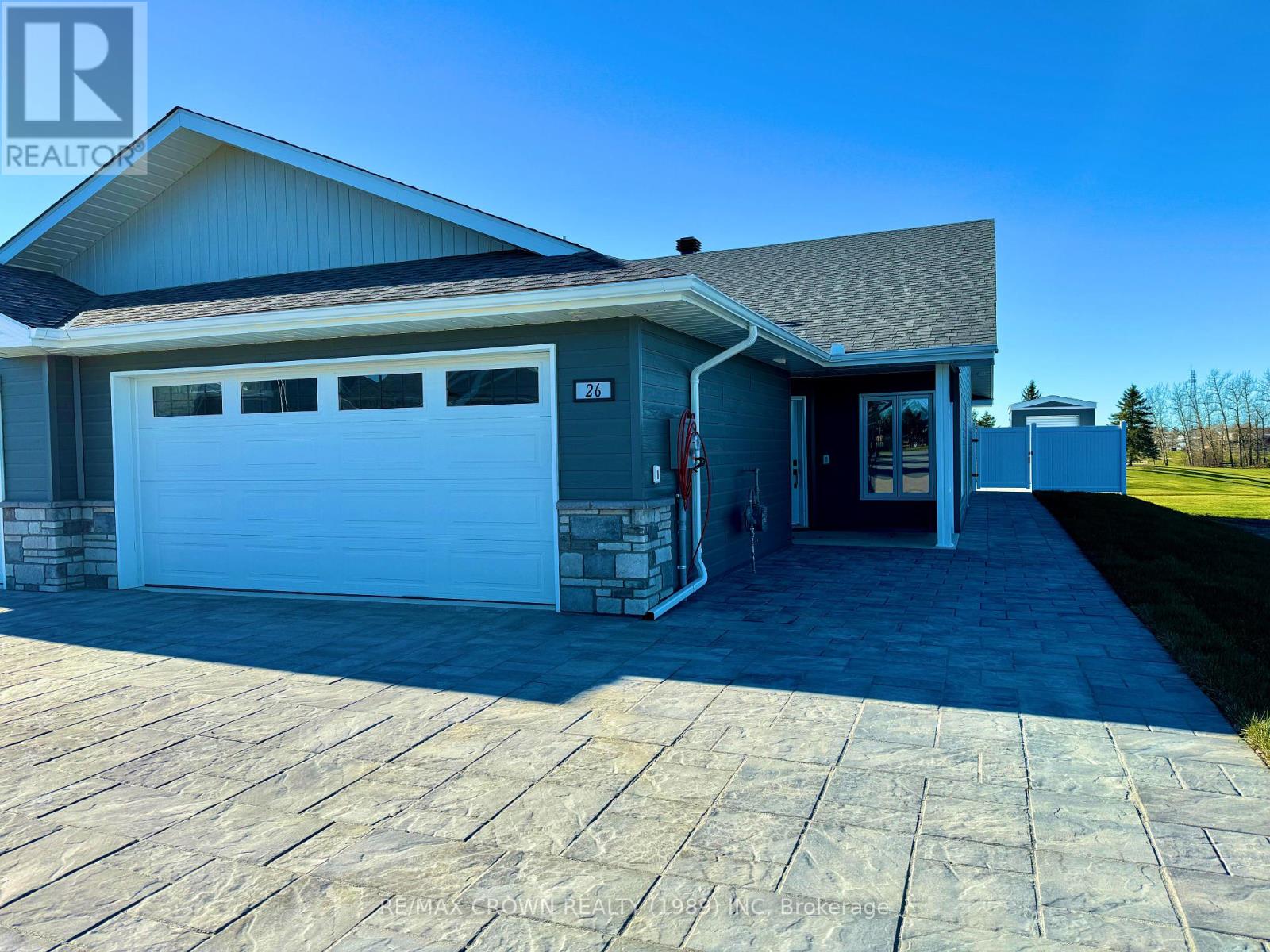 26 Golf St, Kapuskasing, ON P5N 3J6