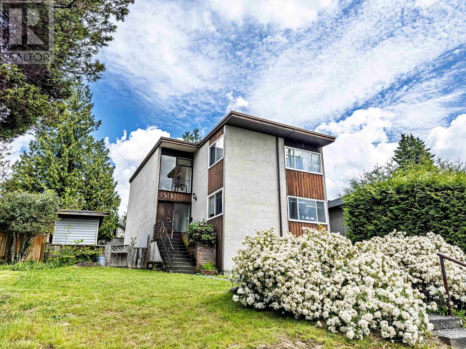 376 E 4th St, North Vancouver, BC V7L 1J2
