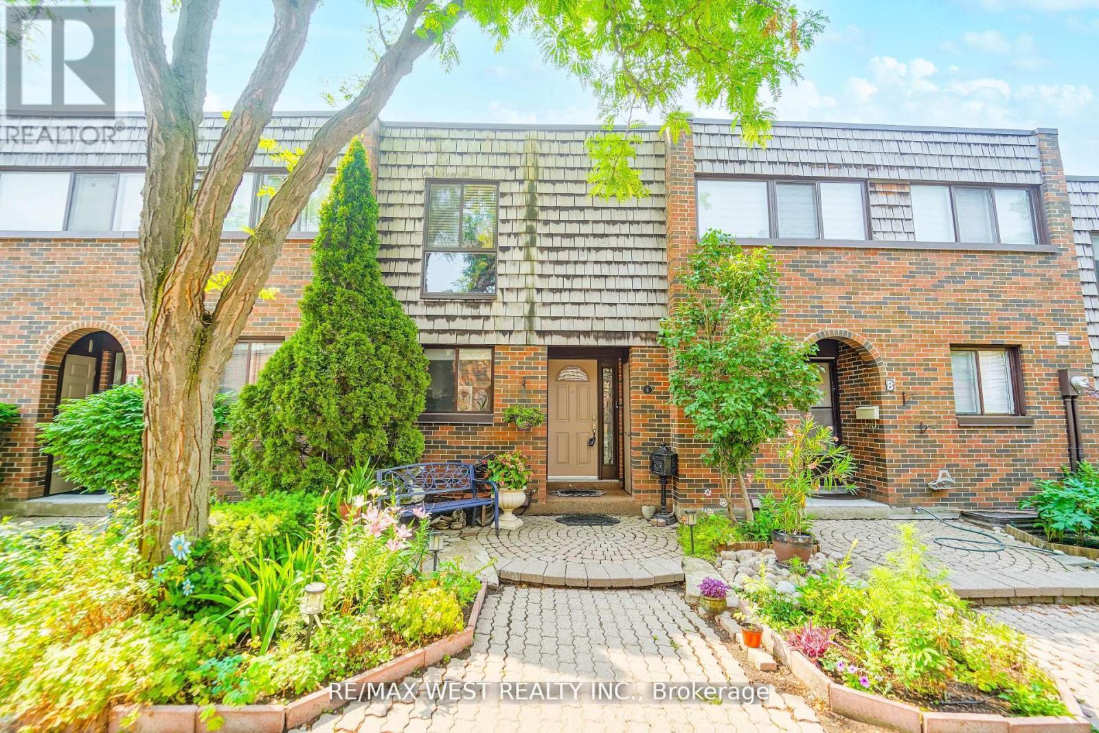 6 Yetta Shepway, Toronto, ON M2J 1X8