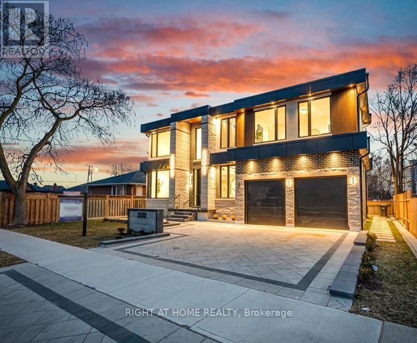 2572 Edenhurst Dr, Mississauga, ON L5A 2L3