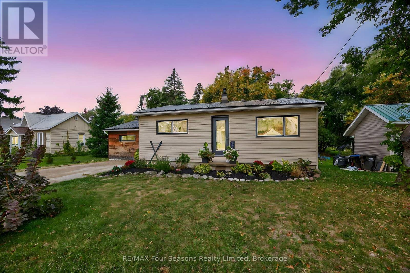 210 Brock St, Clearview, ON L0M 1S0
