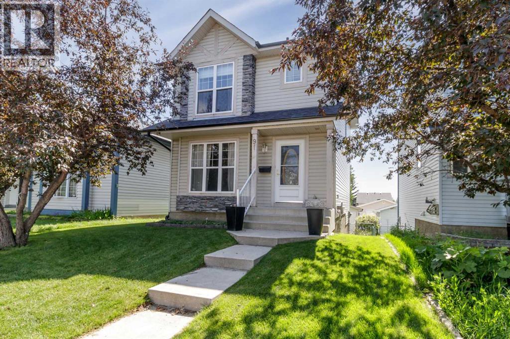 91 Covington Close, Calgary, AB T3K 4M2