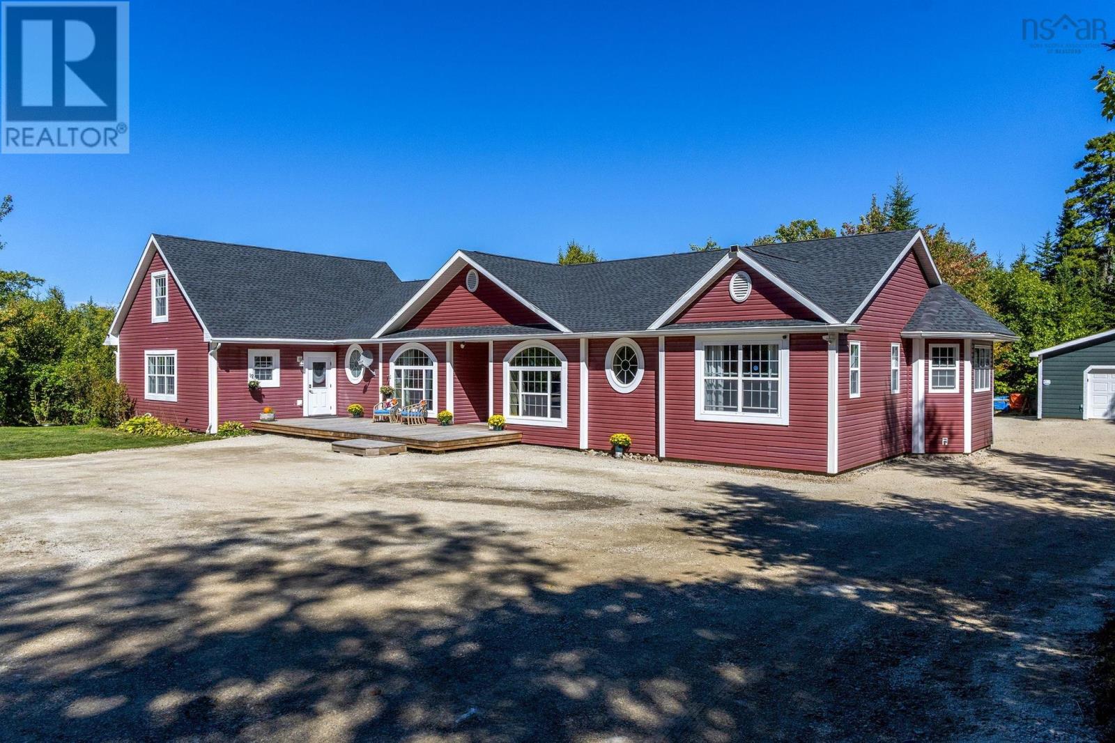 202 Mill Lake Rd, Hubbards, NS B0J 1T0