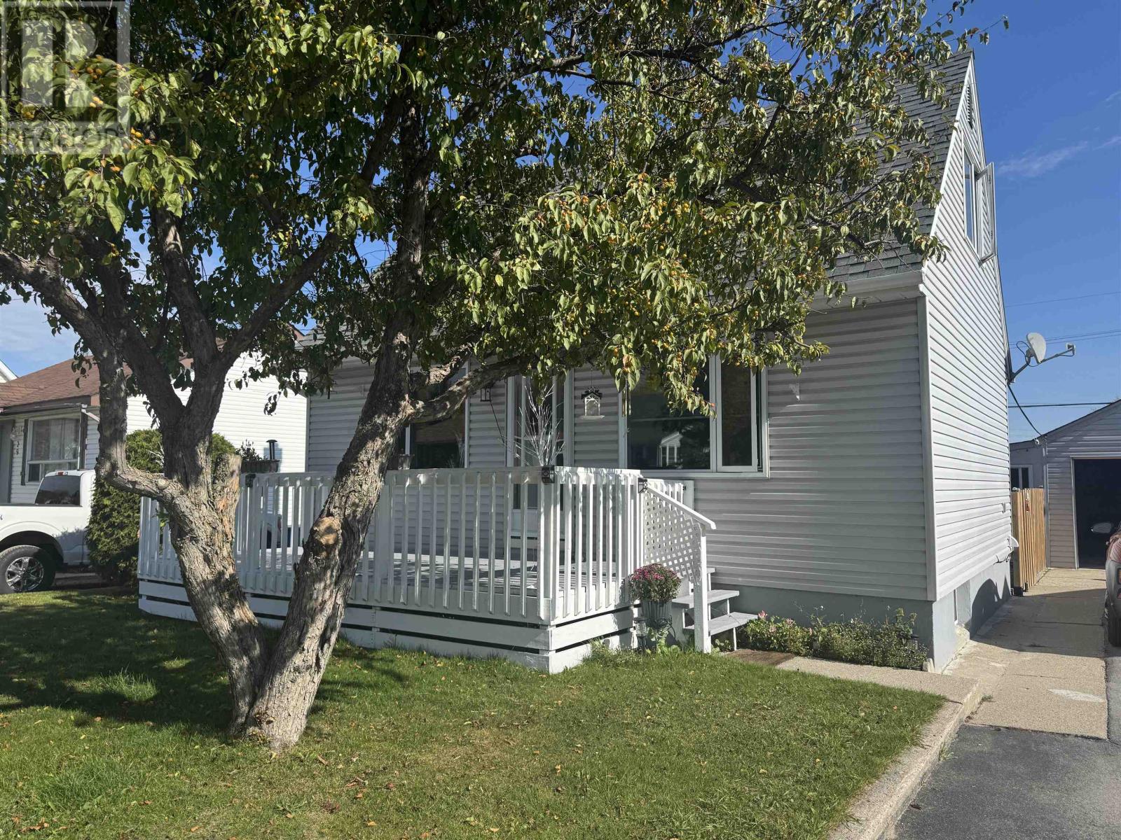 27 Adjala Ave, Manitouwadge, ON P0T 2C0