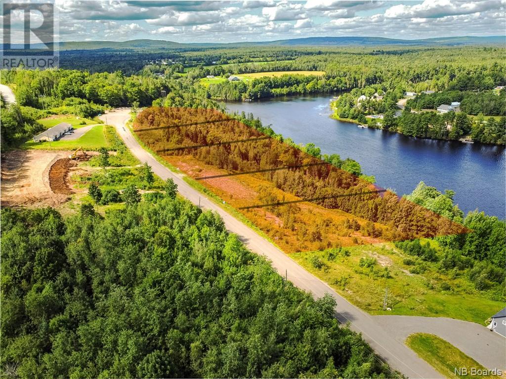 46 Clearview Ct, Nackawic, NB E6G 1V2