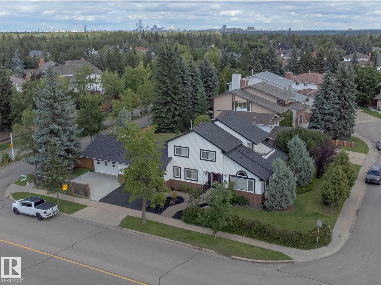 843 Wanyandi Rd NW, Edmonton, AB T5T 2X3