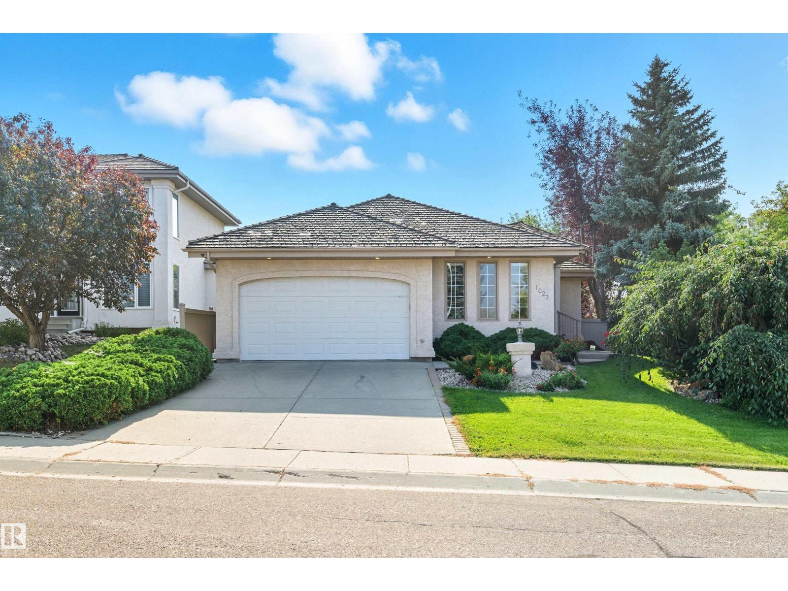 1023 Carter Crest Rd NW, Edmonton, AB T6R 2K1