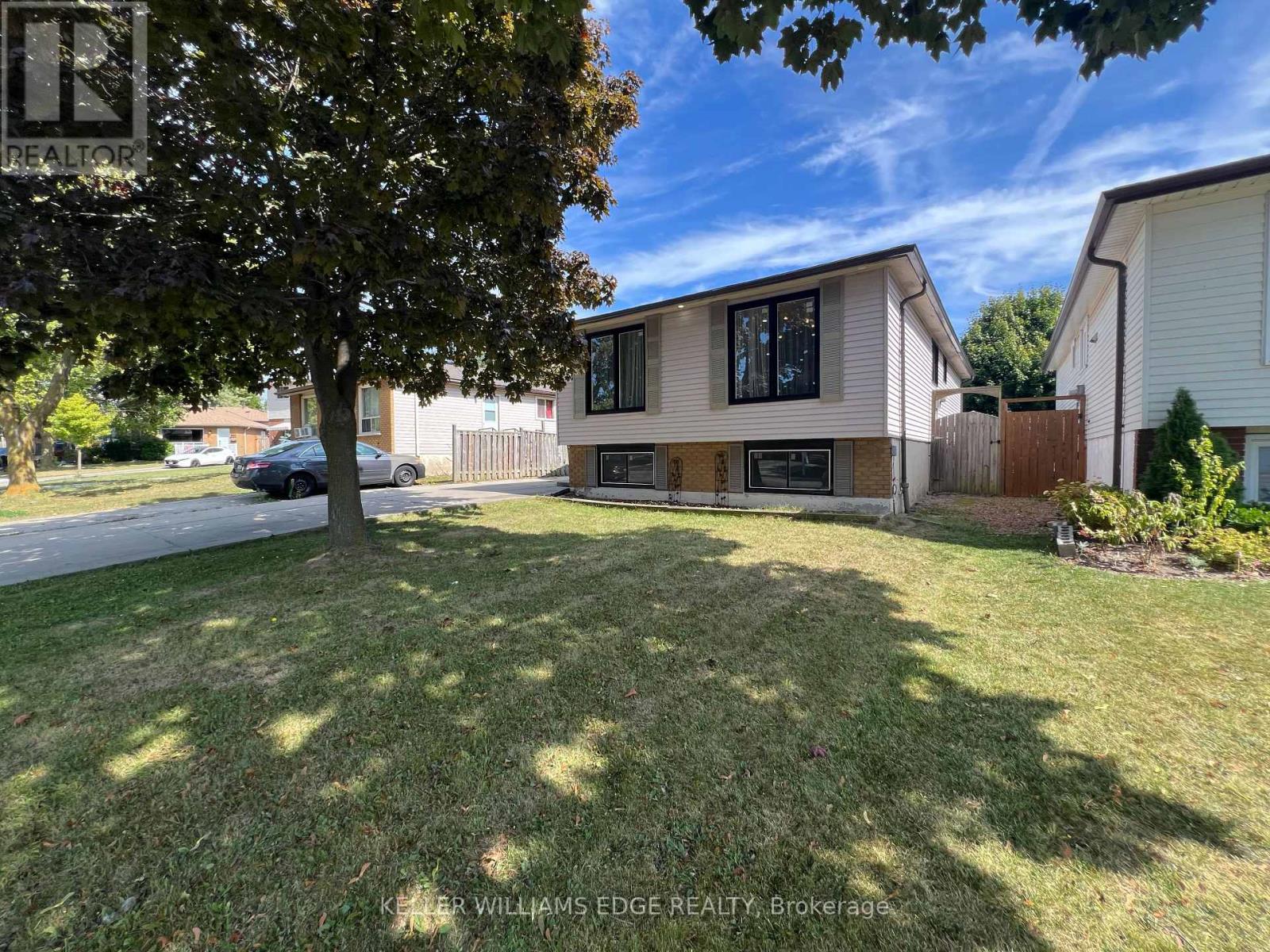 228 Lawnhurst Ct, Hamilton, ON L8V 4R4