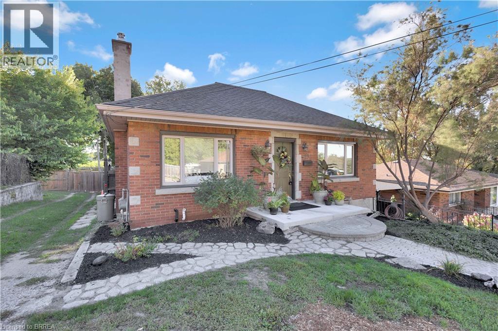 29 Main St, Brantford, ON N3R 3X5