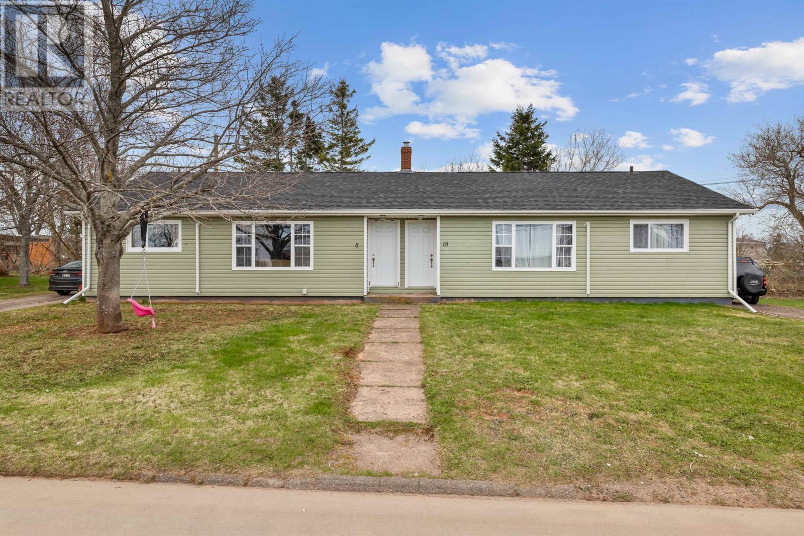 8 School St, Kensington, PE C0B 1M0
