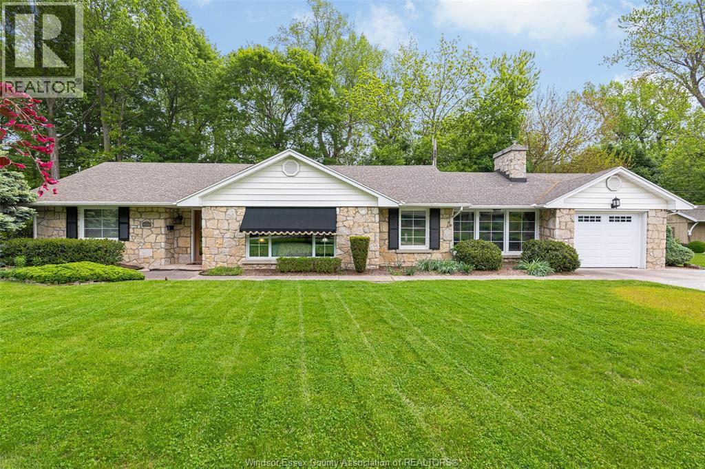 1506 Whitewood, Kingsville, ON N9Y 2V9