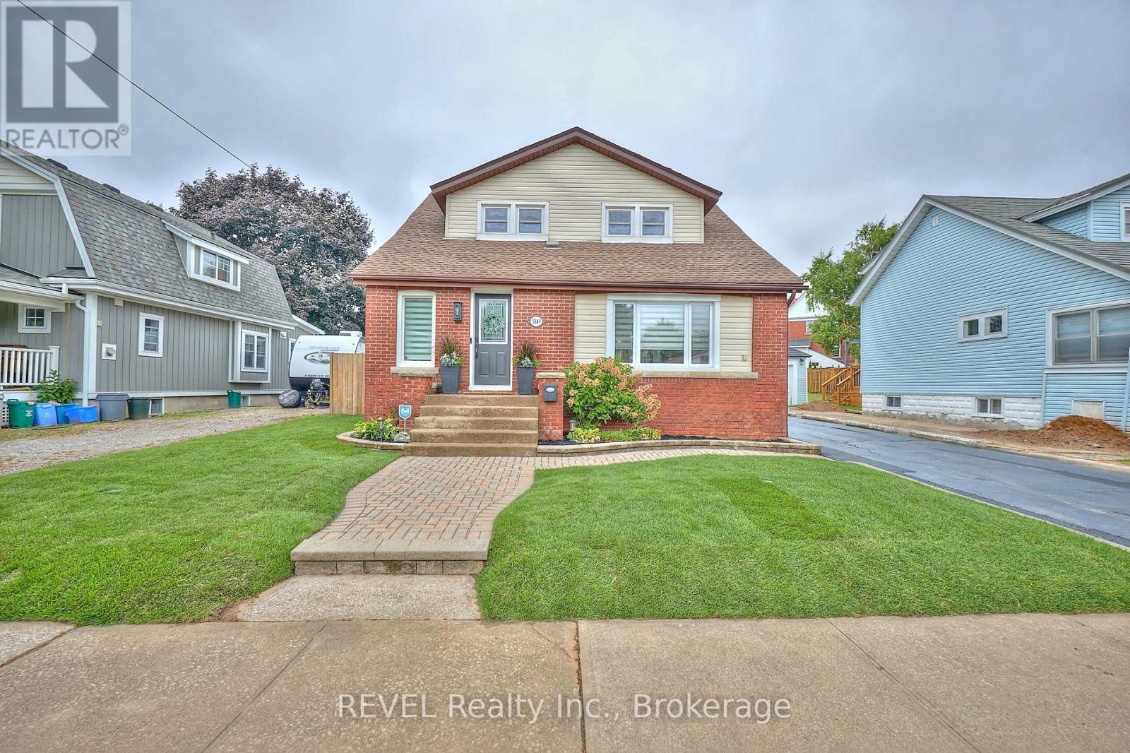 5849 Symmes St, Niagara Falls, ON L2G 2G4