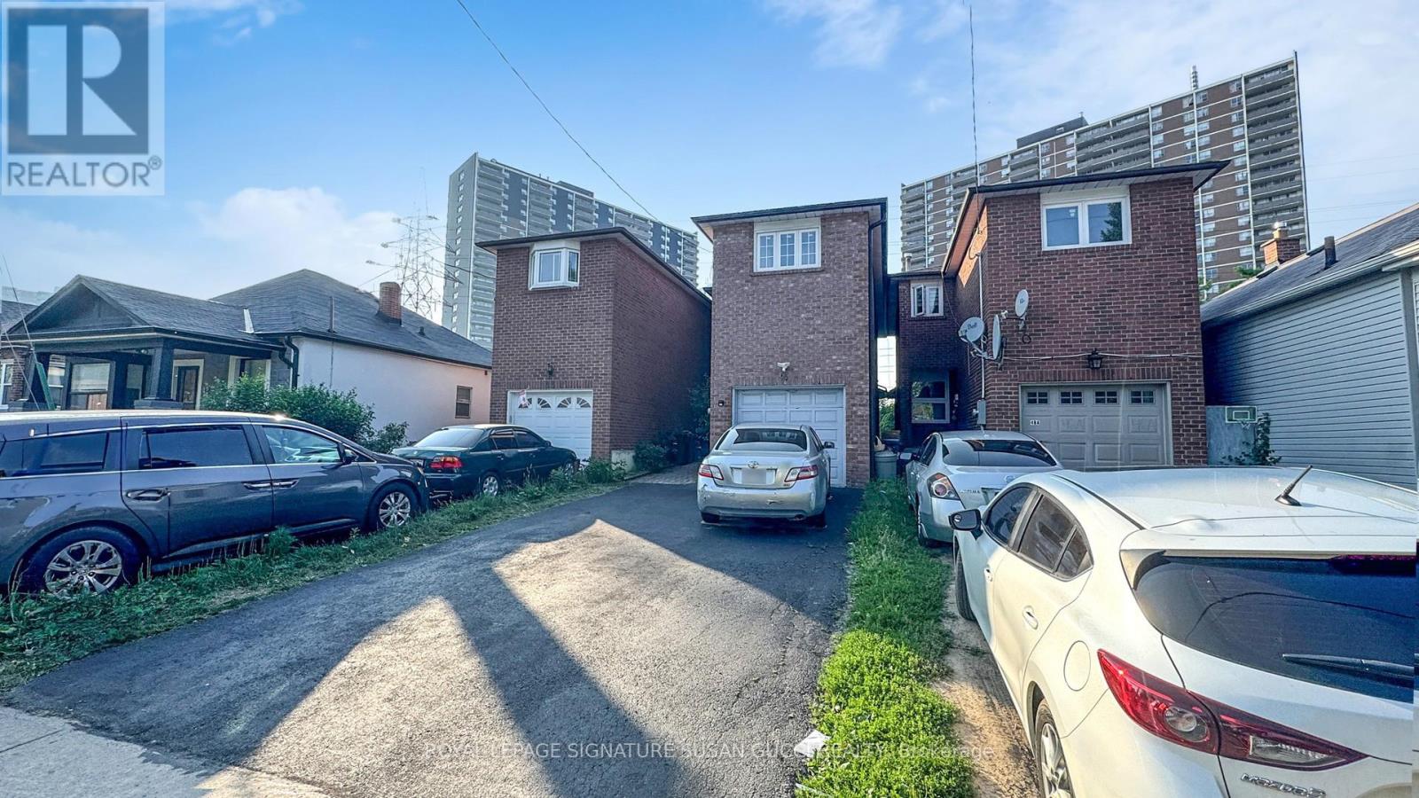 46 Albion Ave, Toronto, ON M1L 1J6