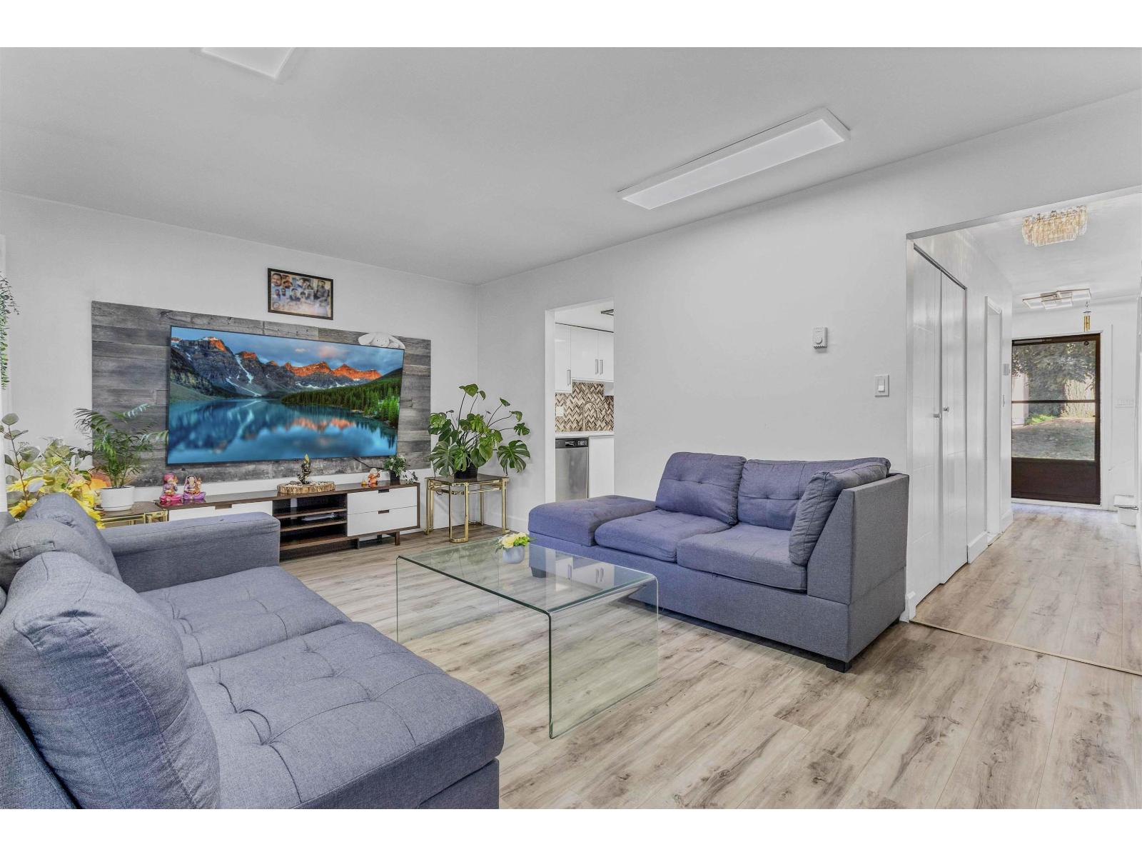 3015 Trethewey Street Unit 8, Abbotsford, BC V2T 3R4