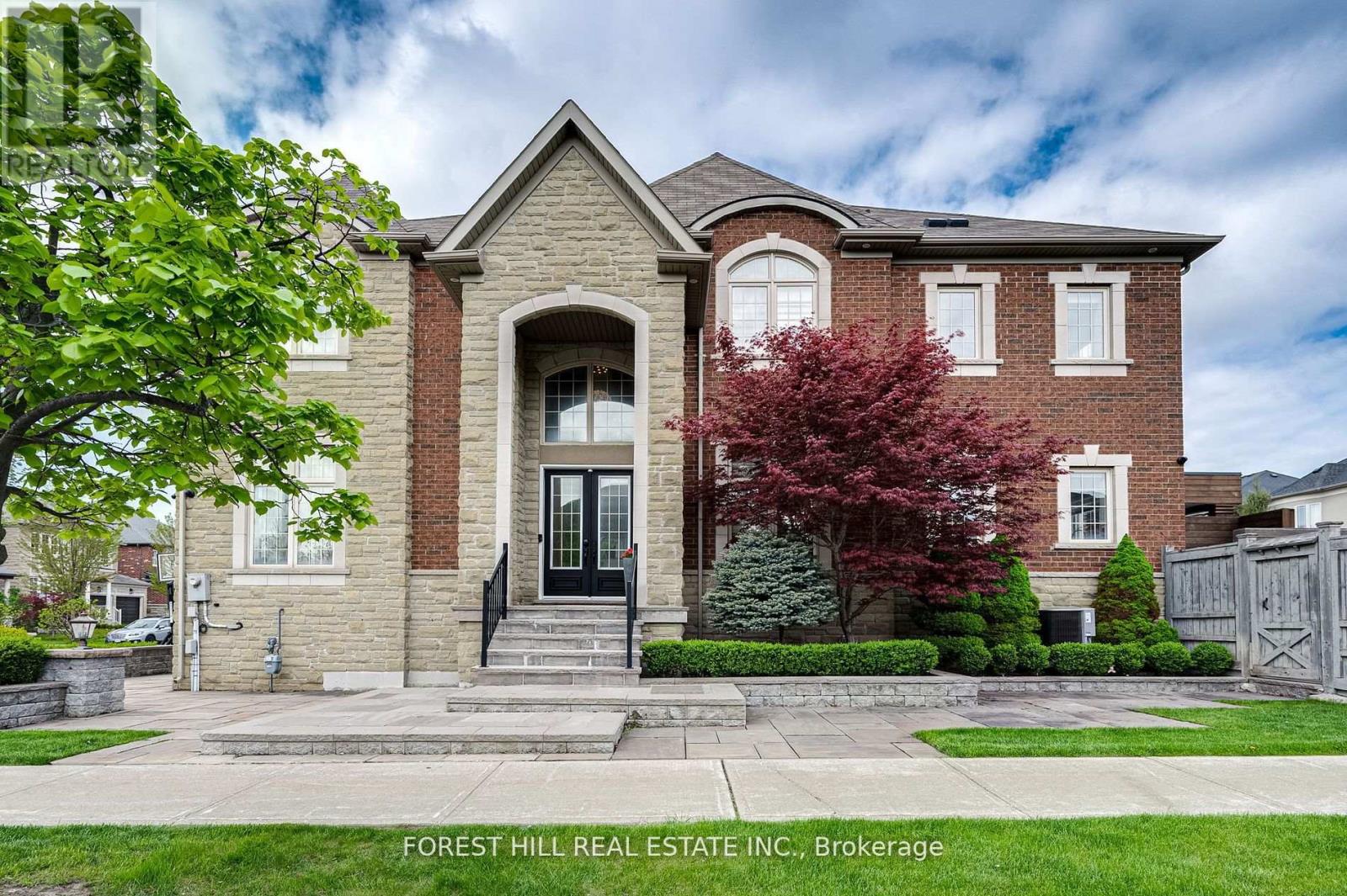 101 Glenheron Cres, Vaughan, ON L6A 0G4