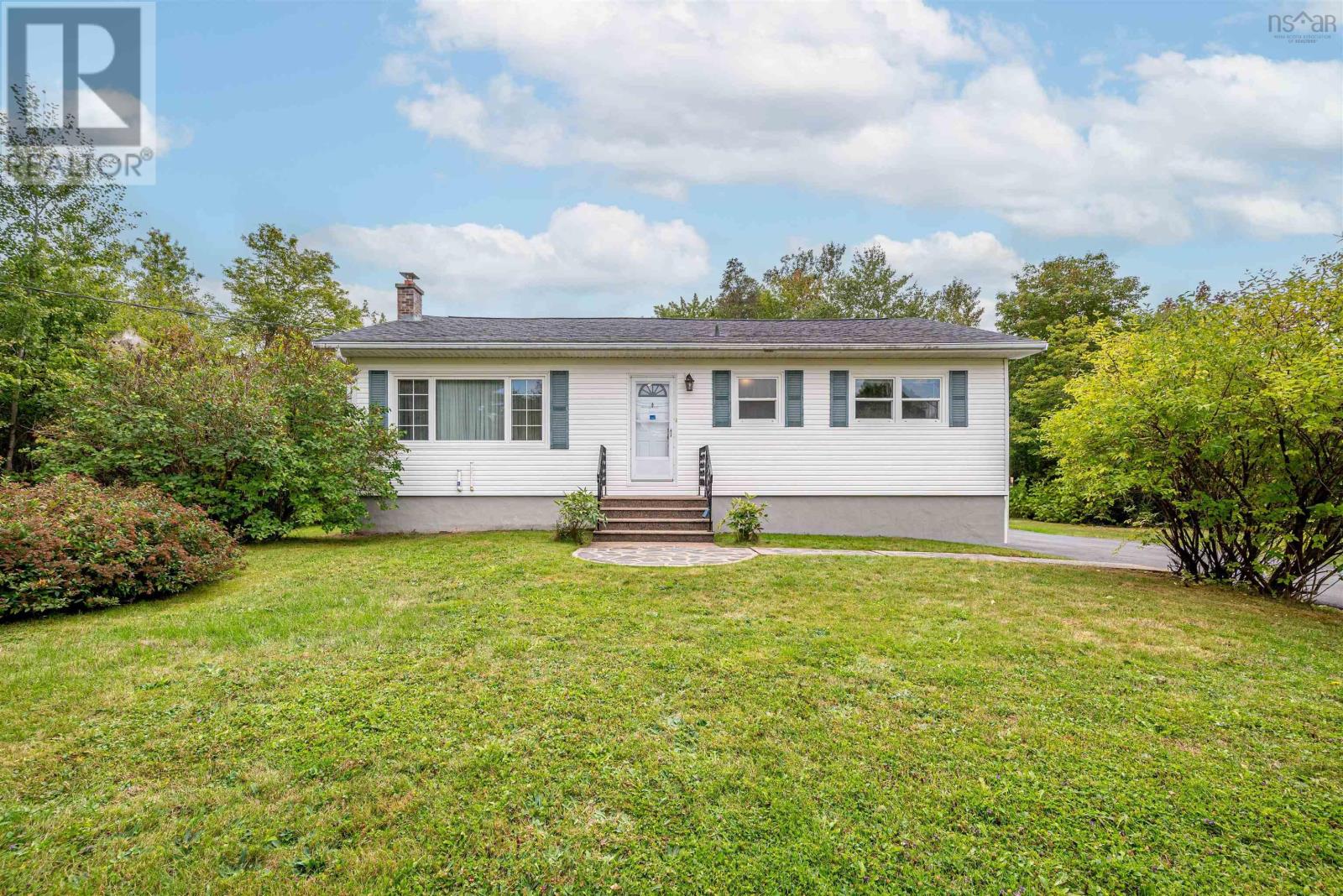17 Kinsac Rd, Beaver Bank, NS B4G 1C5